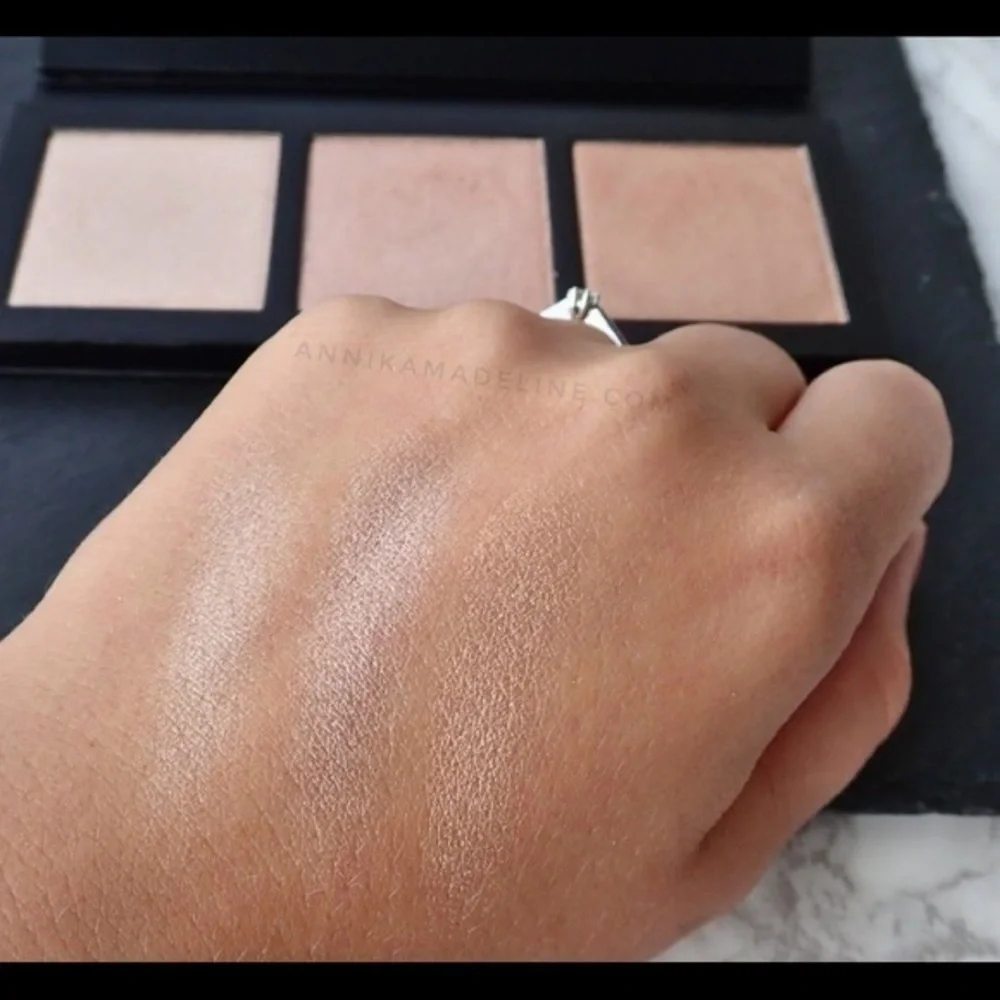 MAC HYPER REAL GLOW FLASH+AWE HIGHLIGHT PALETTE - Picture 4 of 5